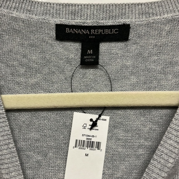 Banana Republic sweater tank NWT - Picture 3 of 4